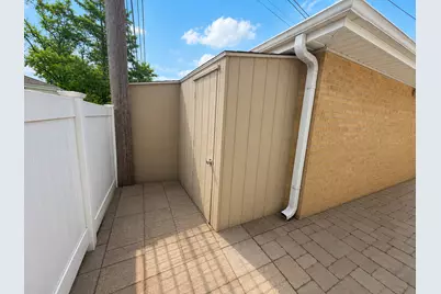 915 N Northwest Highway #2, Park Ridge, IL 60068 - Photo 13