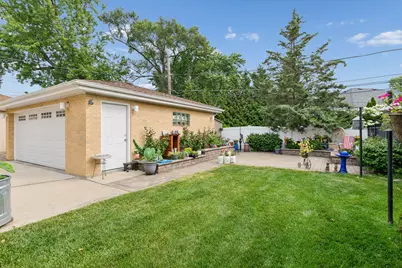915 N Northwest Highway #2, Park Ridge, IL 60068 - Photo 11