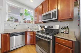 3358 W Hutchinson St, Chicago, IL 60618 - Photo 9