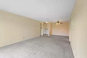 2100 Valencia Dr, Northbrook, IL 60062 - Photo 15