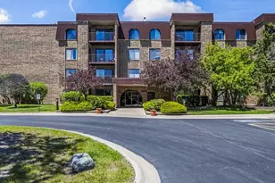 2100 Valencia Dr, Northbrook, IL 60062 - Photo 1