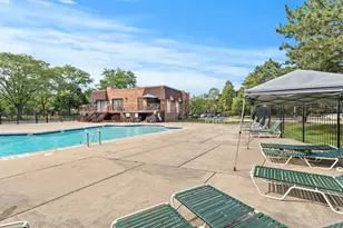 2100 Valencia Dr, Northbrook, IL 60062 - Photo 35