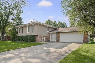 1609 Erin Dr, Normal, IL 61761 - Photo 3