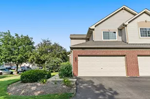 142 Southwicke Dr, Streamwood, IL 60107 - Photo 3