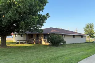 694 N Elm St, Herscher, IL 60941 - Photo 1