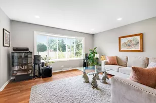 3504 Illinois Rd, Wilmette, IL 60091 - Photo 3