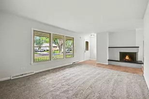 209 Maureen Dr, Elgin, IL 60123 - Photo 3