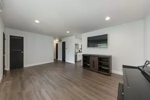614 Pleasant Pl, Streamwood, IL 60107 - Photo 9