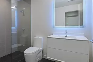 559 E 50th St, Chicago, IL 60615 - Photo 33