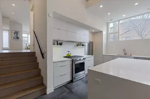 559 E 50th St, Chicago, IL 60615 - Photo 13