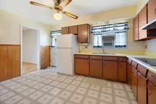 816 Delphia Ave, Elk Grove Village, IL 60007 - Photo 9