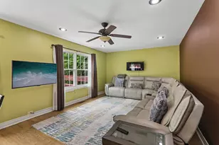 341 Dorchester Ln, Grayslake, IL 60030 - Photo 9