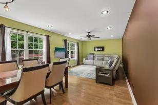 341 Dorchester Ln, Grayslake, IL 60030 - Photo 9