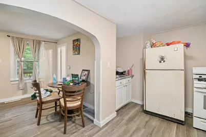 220 1/2 Entrance Avenue S, Kankakee, IL 60901 - Photo 7