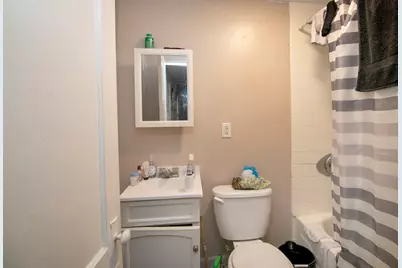 220 1/2 Entrance Avenue S, Kankakee, IL 60901 - Photo 5