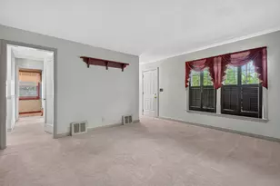 474 Sunset Dr, Elgin, IL 60123 - Photo 3