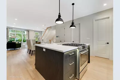 2347 W Morse Avenue, Chicago, IL 60645 - Photo 11