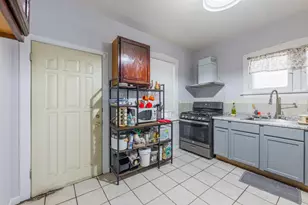 6733 S Campbell Ave, Chicago, IL 60629 - Photo 17