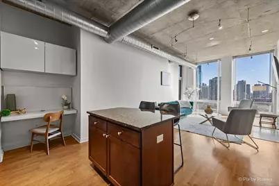 700 N Larrabee Street #1811, Chicago, IL 60654 - Photo 11