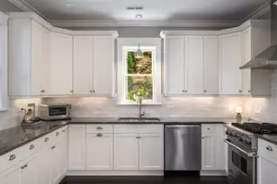 1238 W Argyle St, Chicago, IL 60640 - Photo 9
