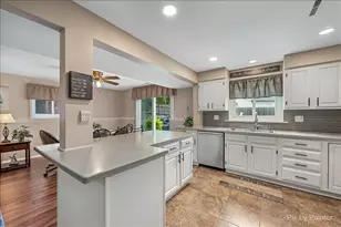 641 Devonshire Ln, Crystal Lake, IL 60014 - Photo 5