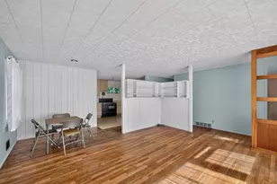 1212 N 1st St, Dekalb, IL 60115 - Photo 5