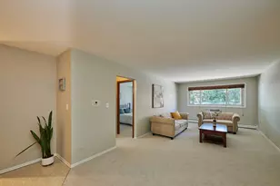 8541 Lotus Ave, Skokie, IL 60077 - Photo 5