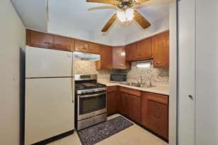 8541 Lotus Ave, Skokie, IL 60077 - Photo 9
