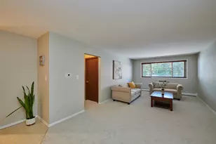8541 Lotus Ave, Skokie, IL 60077 - Photo 3