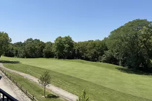 250 W Parliament Pl, Mount Prospect, IL 60056 - Photo 3