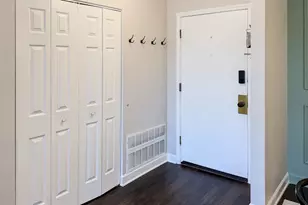 250 W Parliament Pl, Mount Prospect, IL 60056 - Photo 9