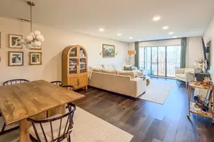 250 W Parliament Pl, Mount Prospect, IL 60056 - Photo 11