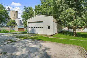 304 E Elm St, Fairbury, IL 61739 - Photo 3