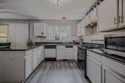 1055 S West Avenue, Waukegan, IL 60085 - Photo 9