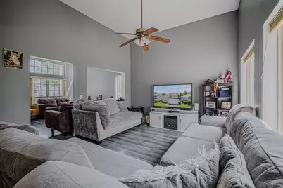 1055 S West Avenue, Waukegan, IL 60085 - Photo 5
