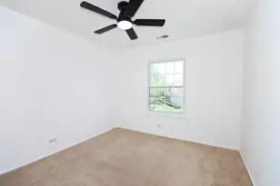 552 Greystone Ln, Wheeling, IL 60090 - Photo 13