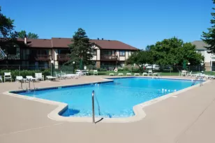 552 Greystone Ln, Wheeling, IL 60090 - Photo 19