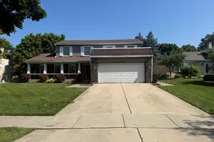 1550 W Goldengate Dr, Addison, IL 60101 - Photo 1