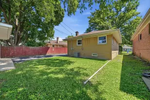 532 Clayton Rd, Hillside, IL 60162 - Photo 7