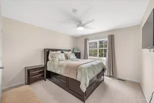 453 Village Creek Dr, Lake in the Hills, IL 60156 - Photo 15