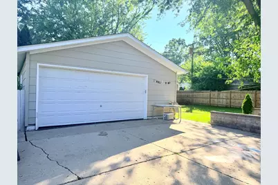 419 Singapore Lane, Carpentersville, IL 60110 - Photo 3