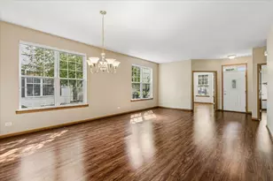 350 Woodhill Dr, Carol Stream, IL 60188 - Photo 5