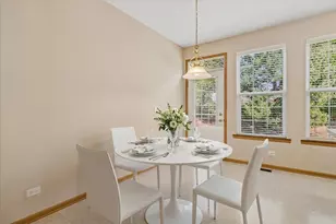 350 Woodhill Dr, Carol Stream, IL 60188 - Photo 9