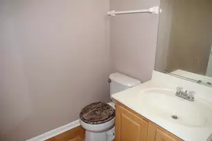 2226 Daybreak Dr, Aurora, IL 60503 - Photo 13