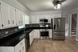 913 E 169th St, South Holland, IL 60473 - Photo 9