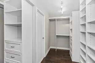 110 E Delaware Pl, Chicago, IL 60611 - Photo 13