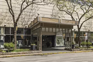 110 E Delaware Pl, Chicago, IL 60611 - Photo 1