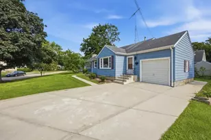 10 Lincoln Ave, East Dundee, IL 60118 - Photo 3