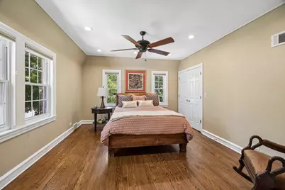 1049 N Elmwood Avenue, Oak Park, IL 60302 - Photo 13