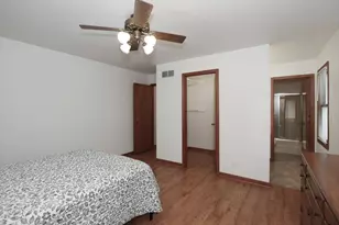 1985 Sandy Creek Dr, Elgin, IL 60123 - Photo 13
